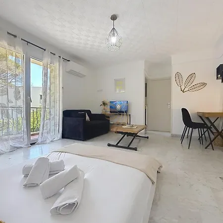 Daire Le Petit Nid Azure Ac Balcony Private Parking Saint-Raphaël